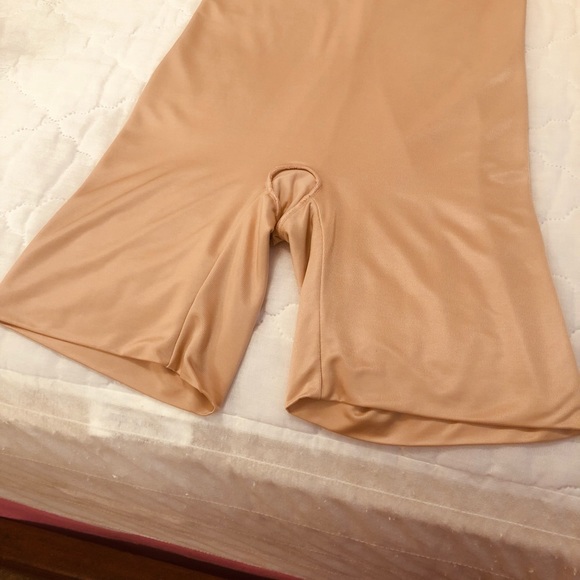 SPANX high waist, mid thigh…like new! - Picture 5 of 5